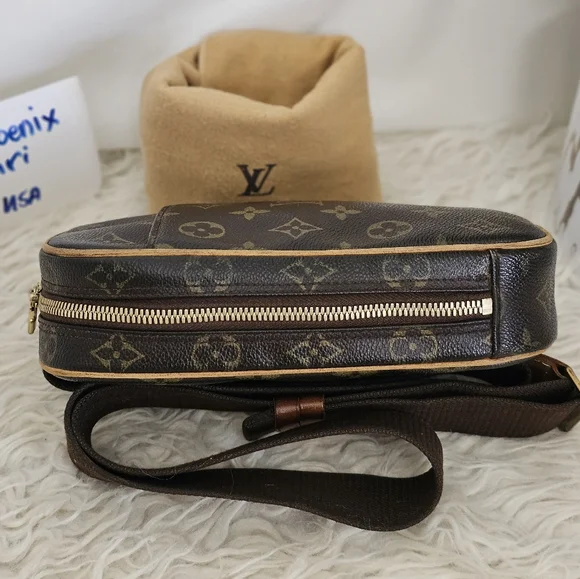 Authentic Louis Vuitton Gange Bumbag Monogram Canvas - Picture 11 of 16